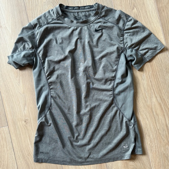 Size M men’s Nike Pro Combat dri fit work out t shirt - Picture 2 of 2